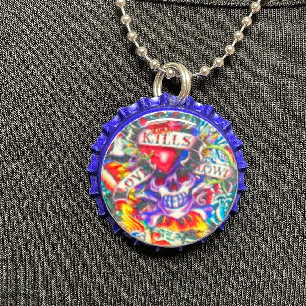 Love Kills Slow Skull Bottlecap Necklace (3)